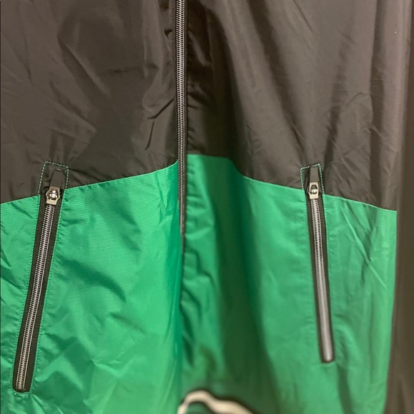 Rocnation PaperPlane Green and Black windbreaker - Picture 5 of 8